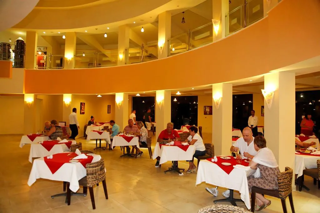 Coral Sun Beach – Rode Zee